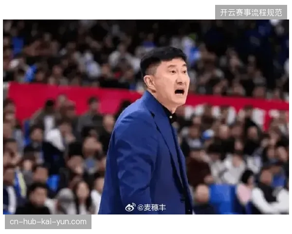 杜锋坚持“快”与“压”的战术核心，高强度全场紧逼旨在切割对手传球路线出发动反击